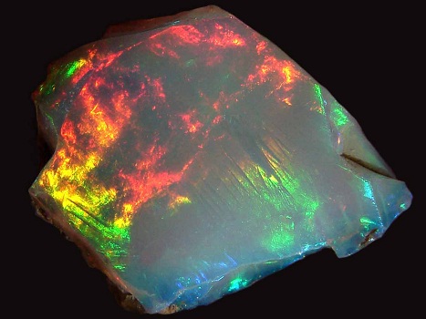 Arvokkaan opaalin jalokiven edut