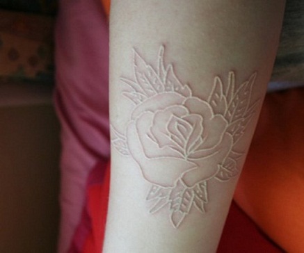 Kukatyyppi valkoinen tatuointisuunnittelu