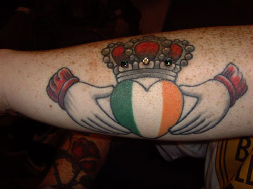 Irlannin lippu Claddagh -tatuointisuunnittelu