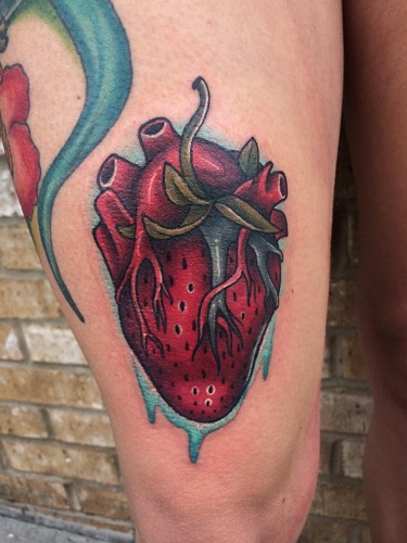 Mansikan sydämen tatuointi