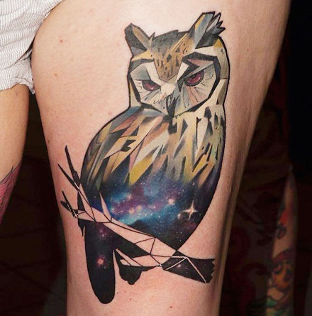 Kosminen galaktinen pöllö tatuointi