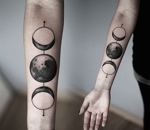 Kuun kosminen tatuointi