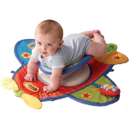 Παιχνίδια για μωρό 4 μηνών - Το χαλί αεροπλάνου