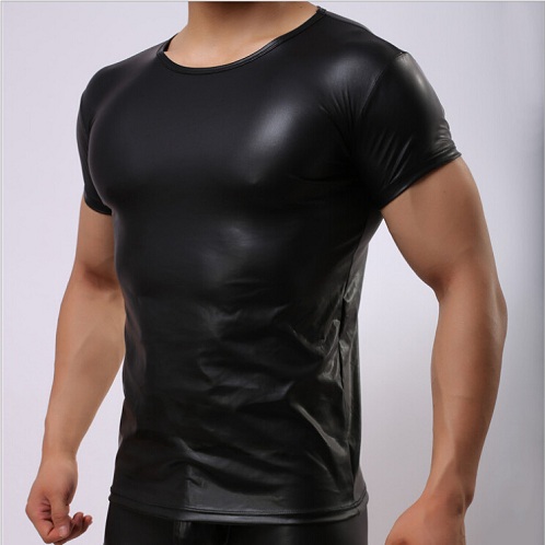 Δυναμικά μαύρα μπλουζάκια για άνδρες