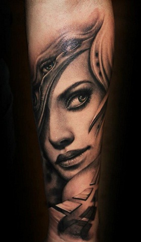 Tyttö muotokuva tatuointi