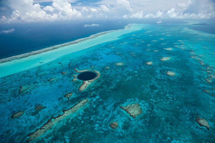 The Great Blue Hole Belize Barrier Reef i Karibien
