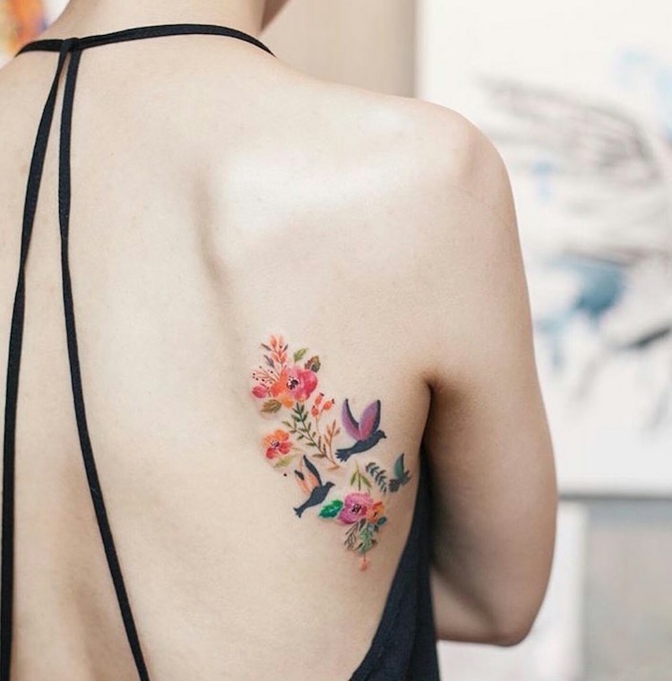Tatueringar kvinnor revben akvarell utan konturfärgade
