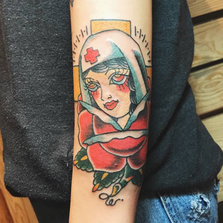 tatueringar kvinnor oldscool underarm retro vintage färgade