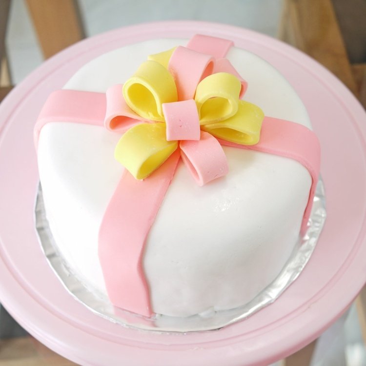 band-fondant-rosa-gul-tårta