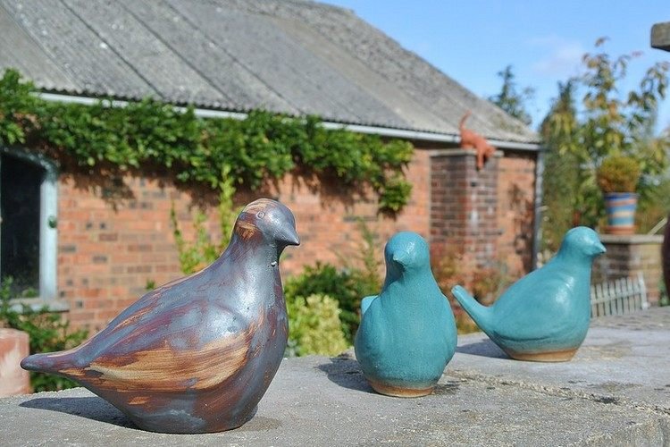 Keramikidéer för trädgårdsfåglarna-tinker-målar-trädgård-dekorationer-vår-sommar