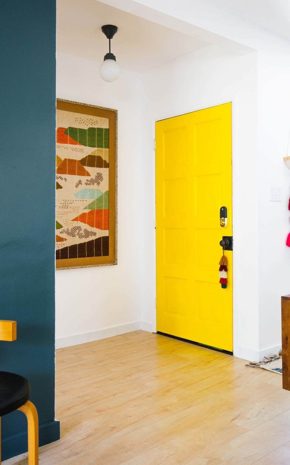 kreativa idéer och inspiration för dörrar målar med gul färg i förväg