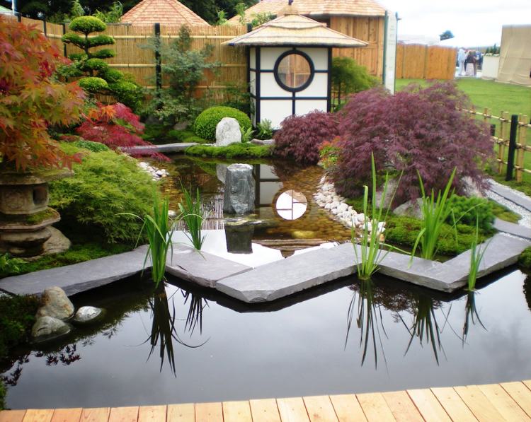 japansk-trädgård-design-modern-vatten-trädgård-väg-sten-lykta
