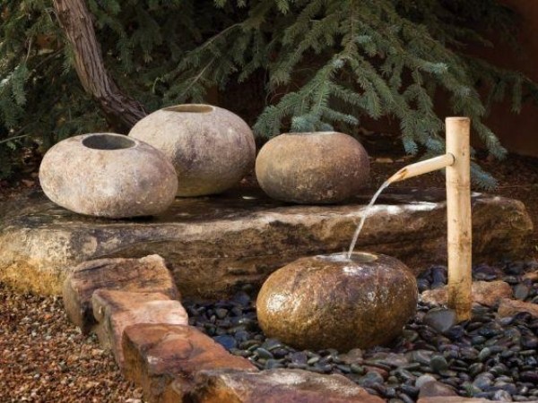 Ishi Stone Fountain - för de japanska trädgårdsdesignidéerna