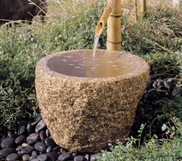 Spring sten trädgård fontän design grov optik vatten funktioner sten-skog