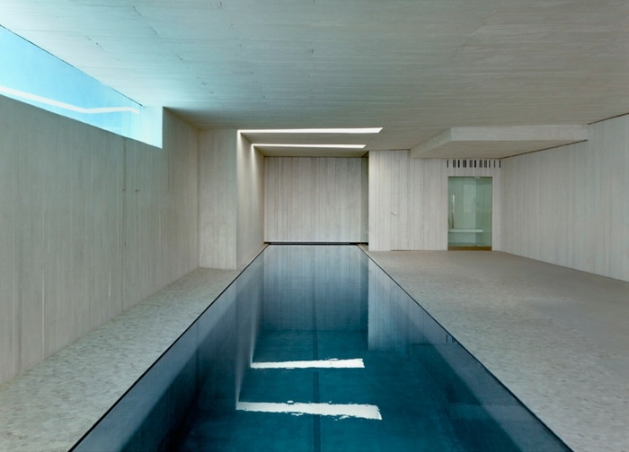 pool interiör betongdesign modernt hus spanien