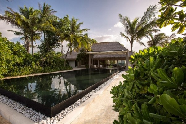 Hotell i Maldiverna Cheval Blanc Randheli pool