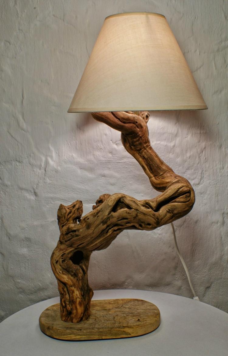 drivved-dekoration-idéer-lampa-bas-bisarr form