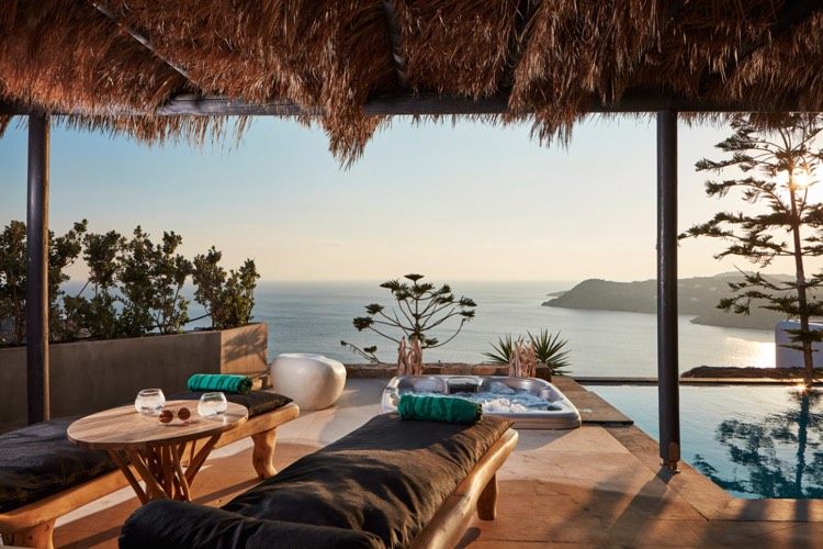 solstolar-jacuzzi-infinity-pool-utsikt-hav