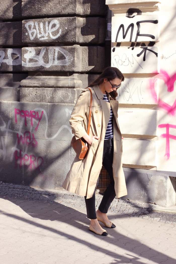 Snygga-trench-coat-outfit-idéer-höst-läder-väska-ballerina-skor