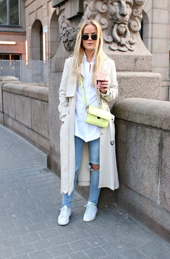 modedesign-klassiker-snygga-trench-rockar-dekorativa-axelringar