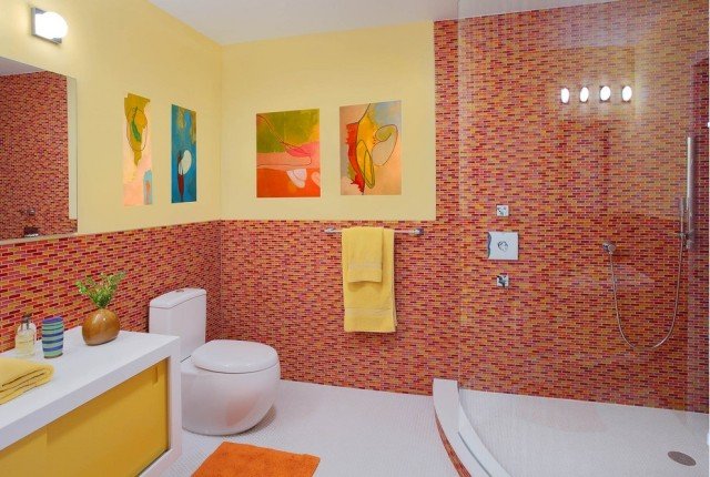 modern-badrum-färg-design-av-väggarna-röd-gul-vägg-konst-bilder