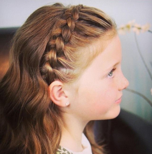 Franska-fläta-idéer-för-små-tjejer-medellångt hår