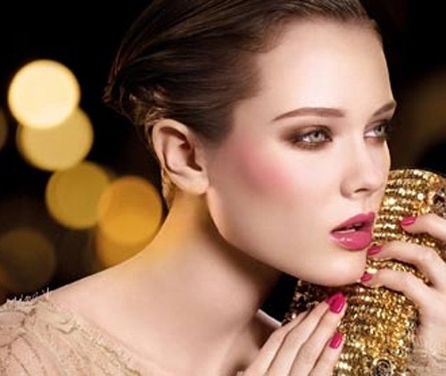 Makeup-idéer-ögonfransar ger en djup look för att ge guldskimmer med kohllinje