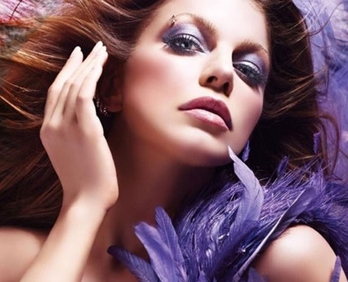 Färgglatt accentuerad ansiktsmake-up, applicera ögonskugga violett-idéer trender-2013 nyårsafton
