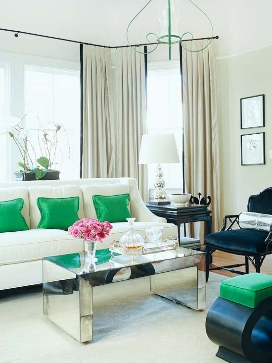 möbleringstrender 2013 smaragdgröna kuddar vardagsrum vit soffa