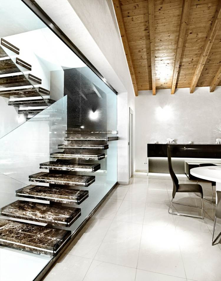 trappbeklädnad-modern-öppen-räcke-glas-vardagsrum-matplats-bord-stol-granit-natursten-stål-grå