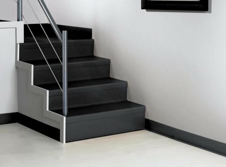 trappor-beklädnad-vinyl-beläggning-svart-slitbanesteg-räcke-stål
