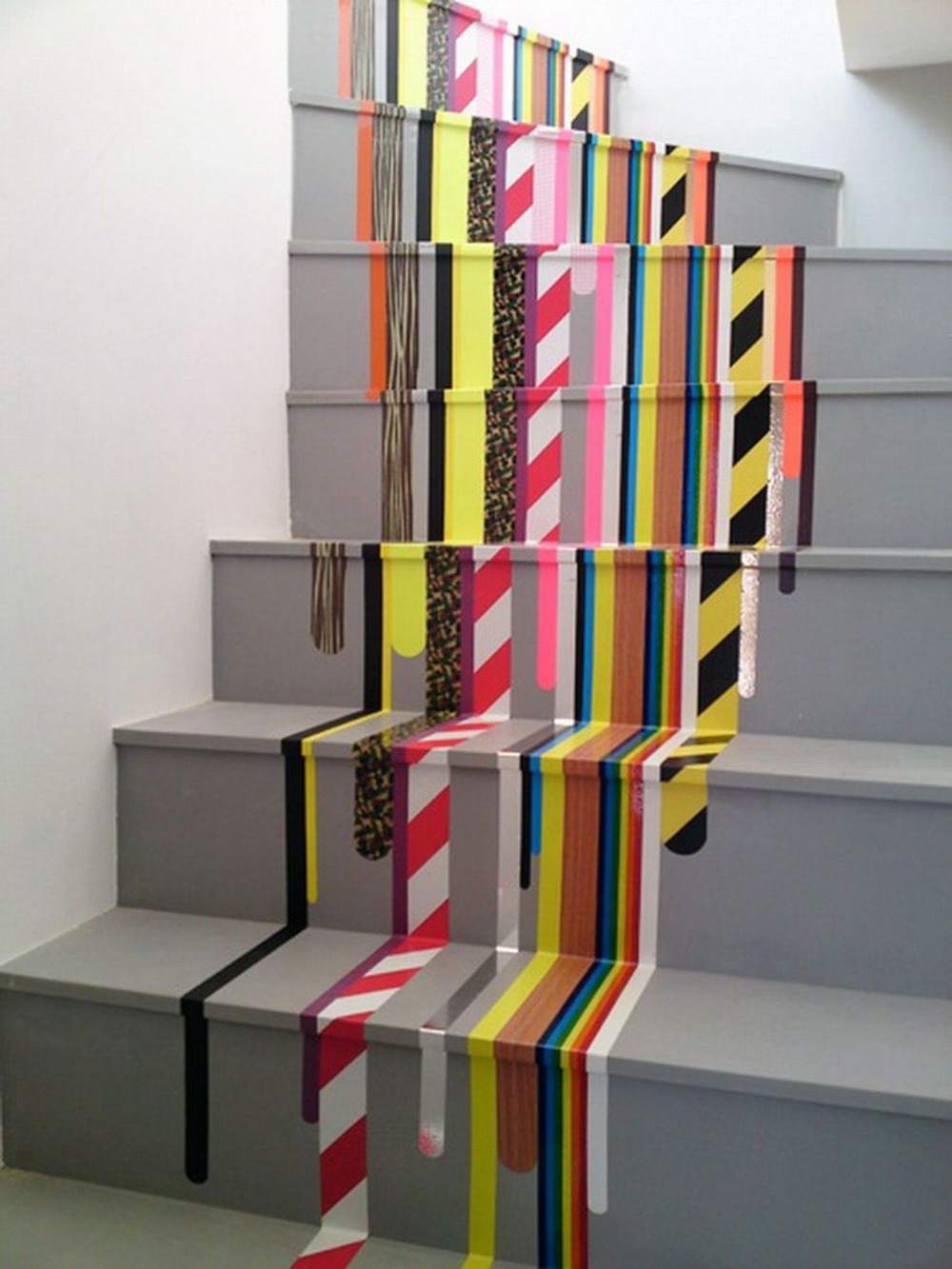 design för renovering av trappor med självhäftande film färgstark design på gråa trappsteg