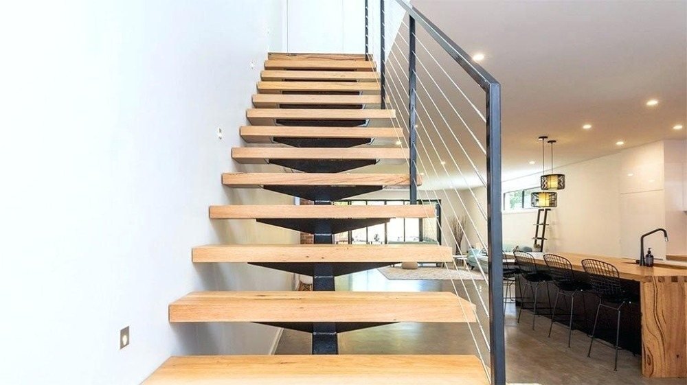Renovera trappor billigt med laminat eller trä och trappräcken av järn