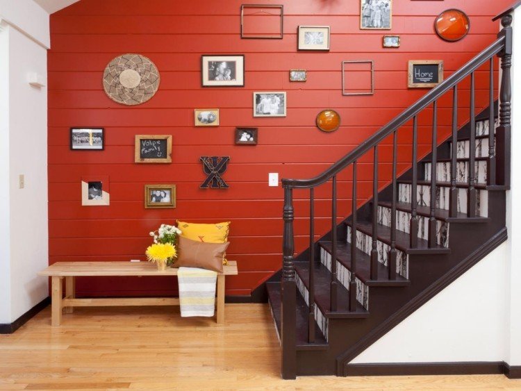 Renovering av trappor -målning-idéer-röd-väggbeklädnad-steg-svart-bänk-bilder
