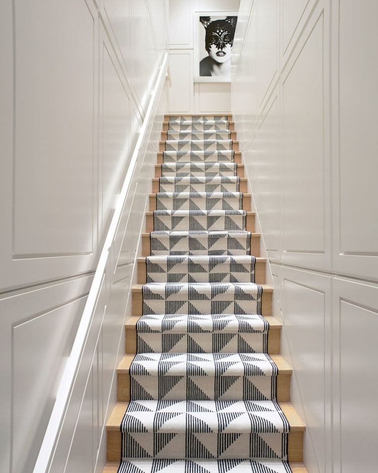 trappor matta löpare mönster subtila färger väggpanel ädel