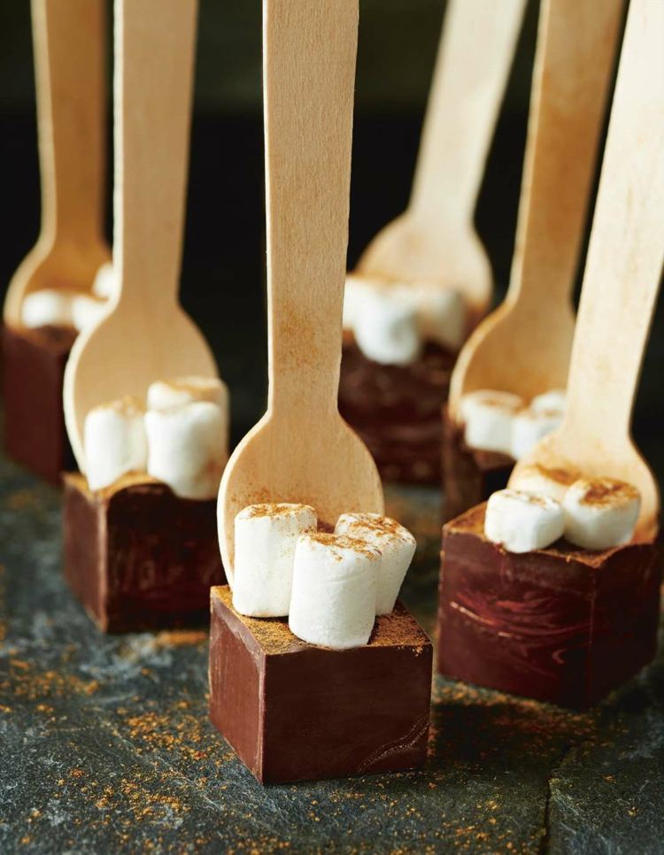 Gör din egen drickchokladsked trä marshmallows kanel