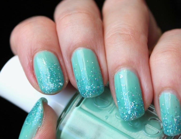 turkos-naglar-ombre-glitter-inspiration-blå-grön