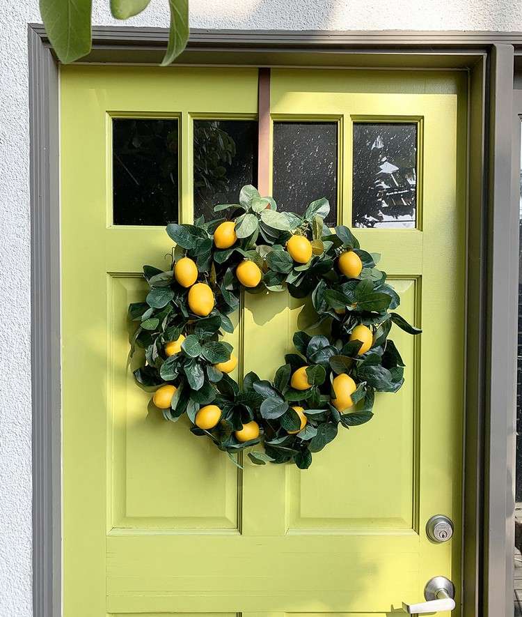 DIY sommardekoration citronkrans för dörren