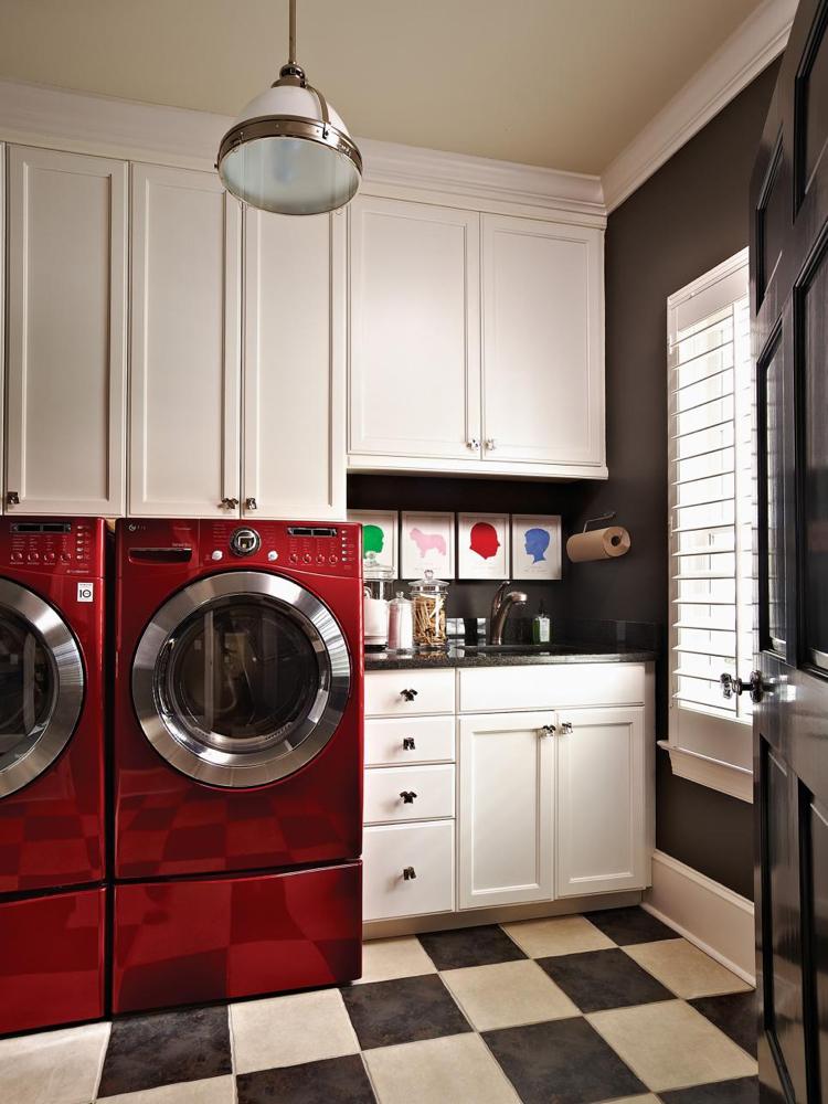 torktumlare-tvättmaskin-kök-svart-vit-röd-vintage