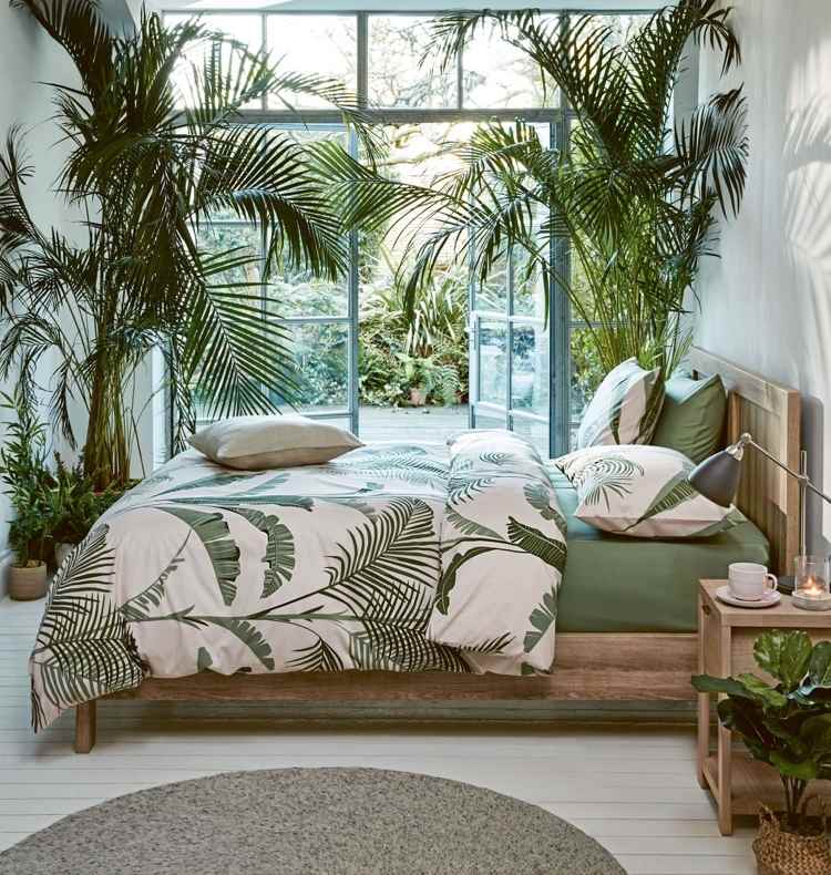 gröna palmblad på sängkläder och sovrumsmöbler i trä