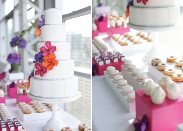 Tropiskt-bröllop-dessert-bord-dekorerat-Amy-Atlas