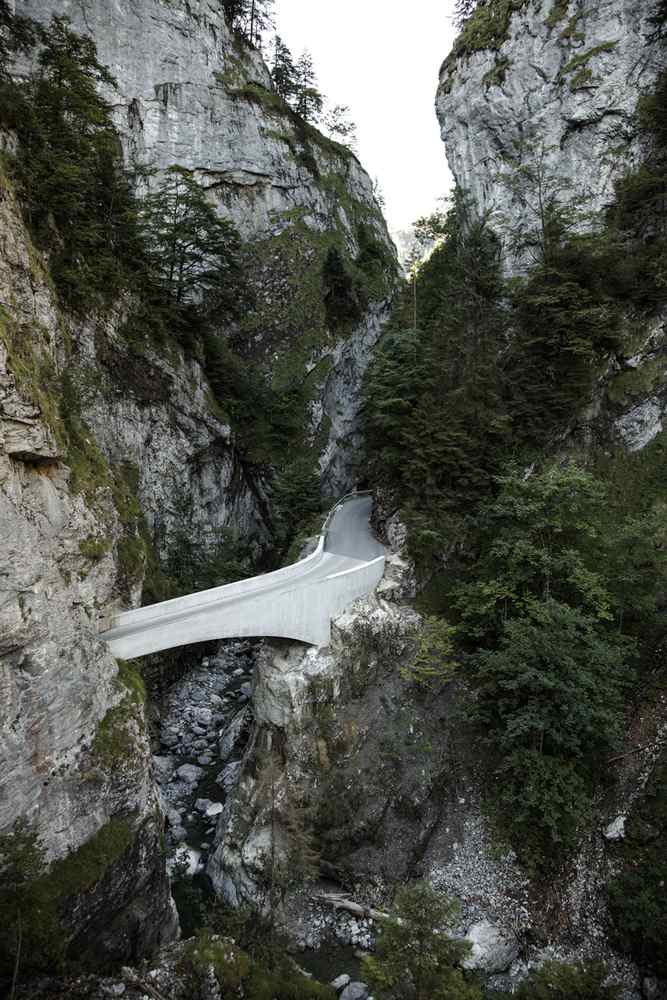tunnel-alperna-österrike-schaufelschluchtbrücke-avgrund-berg-stenar