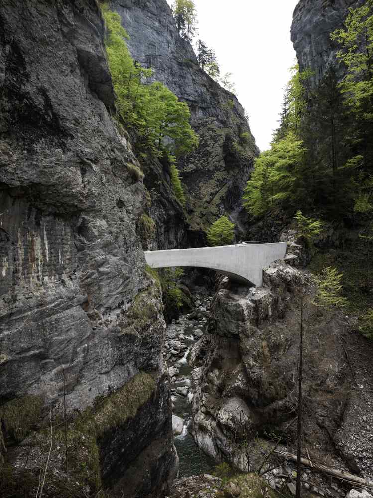 tunnel-alperna-österrike-schaufelschluchtbruecke-vägbygge-berg-landskap-sten