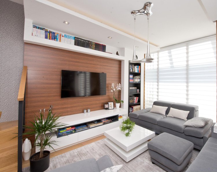 tv-möbler-vit-högglans-skänk-väggpaneler-trä-ser-grå-sittmöbler
