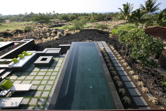 trädgård pool-kona bostad utsikt över vulkaniska berg-hawaii