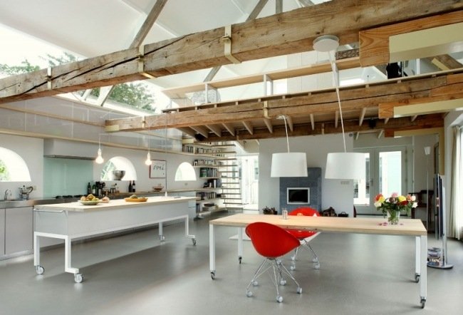 Duplex lägenhet loft stil rustik-balk hus matsal öppen planlösning med sluttande tak