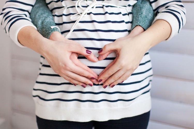 Graviditetskläder under andra trimestern.Mamma leggings och tröjor