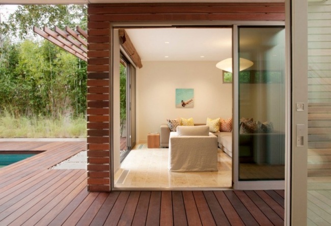 skjutdörr trädgård utgång hus design med hållbar arkitektur