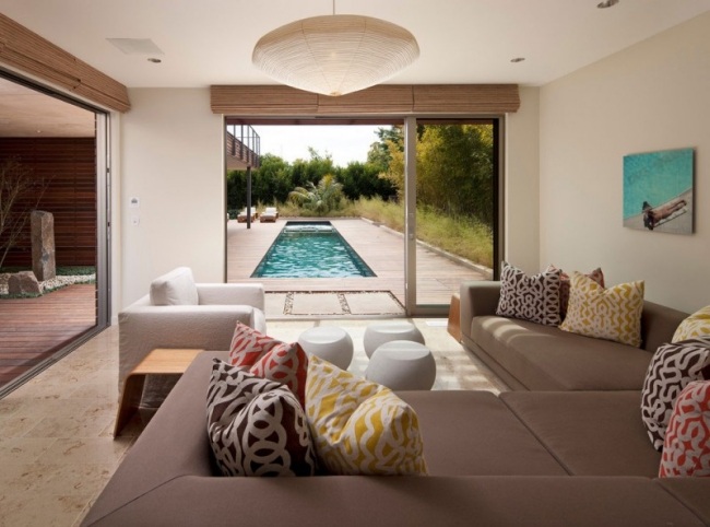 Outlook pooldesignerhus med hållbar arkitektur