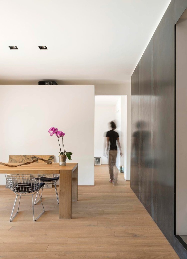 miljövänlig-inredning-design-matbord-massivt trä-vägg-måla-svart-paneler